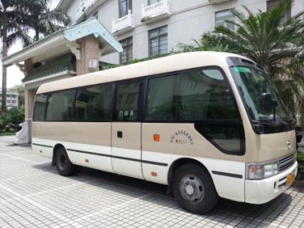 君健租车（中巴）